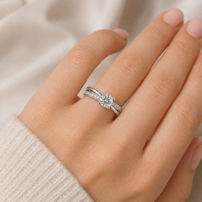 Anello Solitario con Pavè diamantato