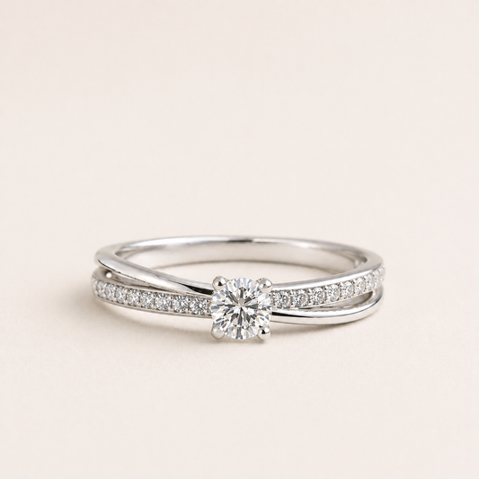 Anello Solitario con Pavè diamantato